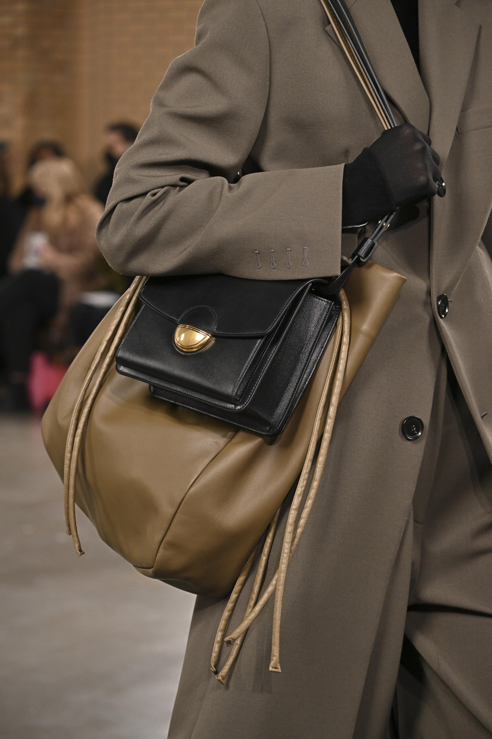 定価6万　今季　完売商品　Proenza Schouler トップス Proenza Schouler White Label Birdie Top in Poplin - Black