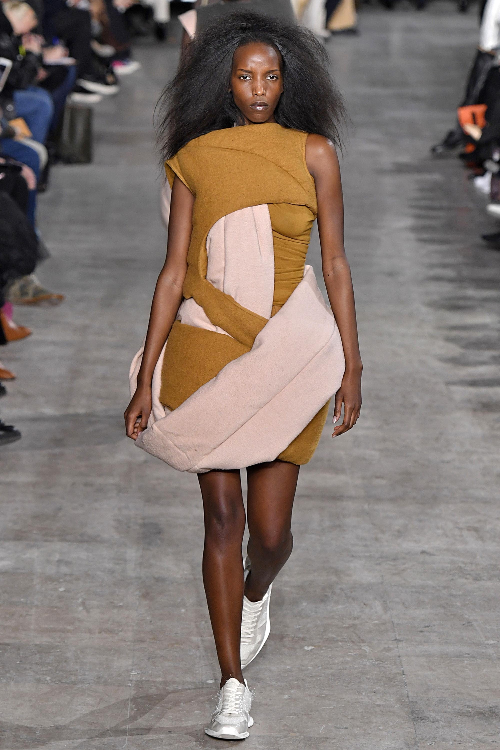 Rick Owens F/W 18 womenswear #9 - Tagwalk: The Fashion Search Engine