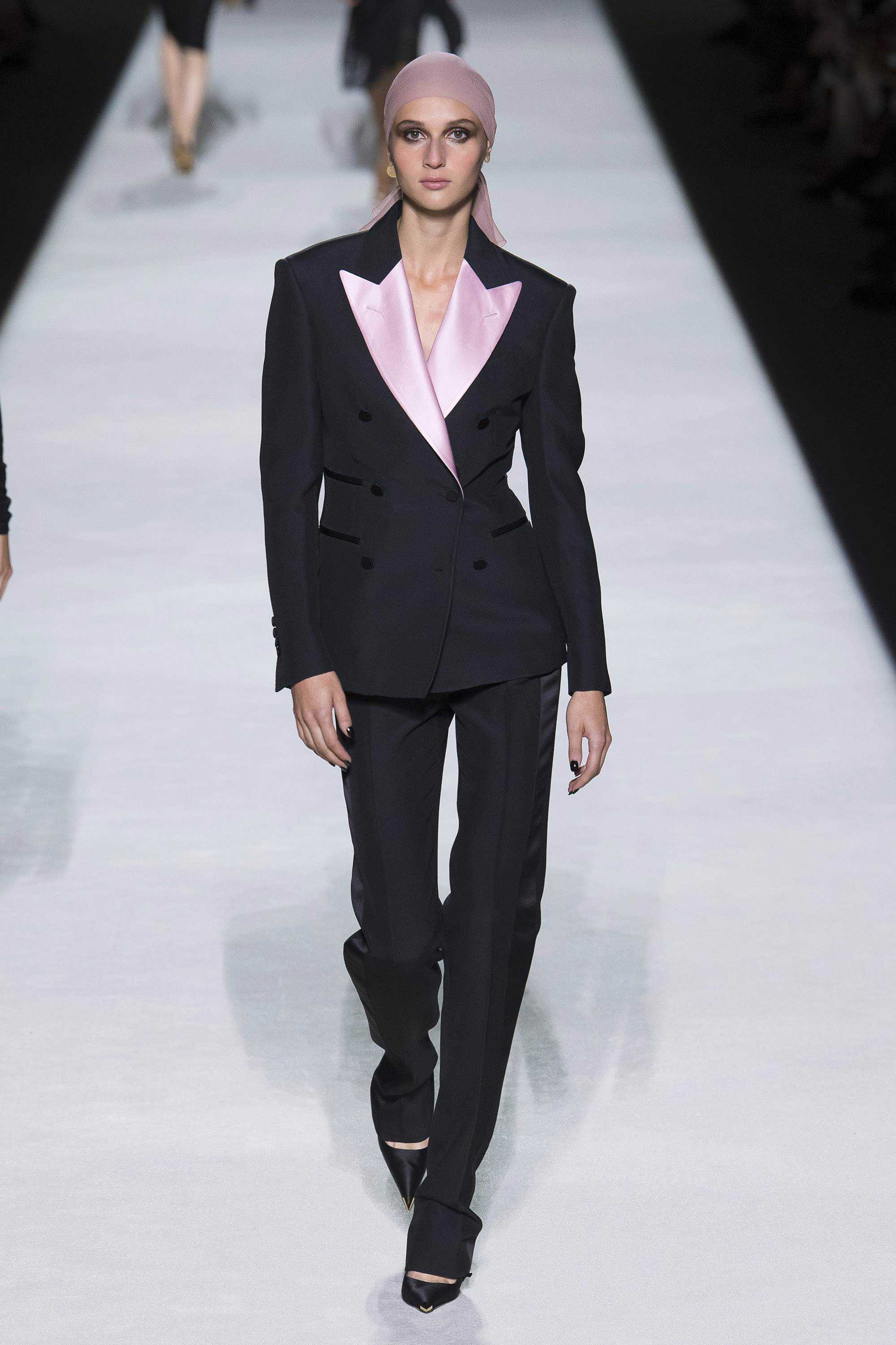 Tom Ford S/S19 womenswear #32 - Tagwalk: el buscador de moda