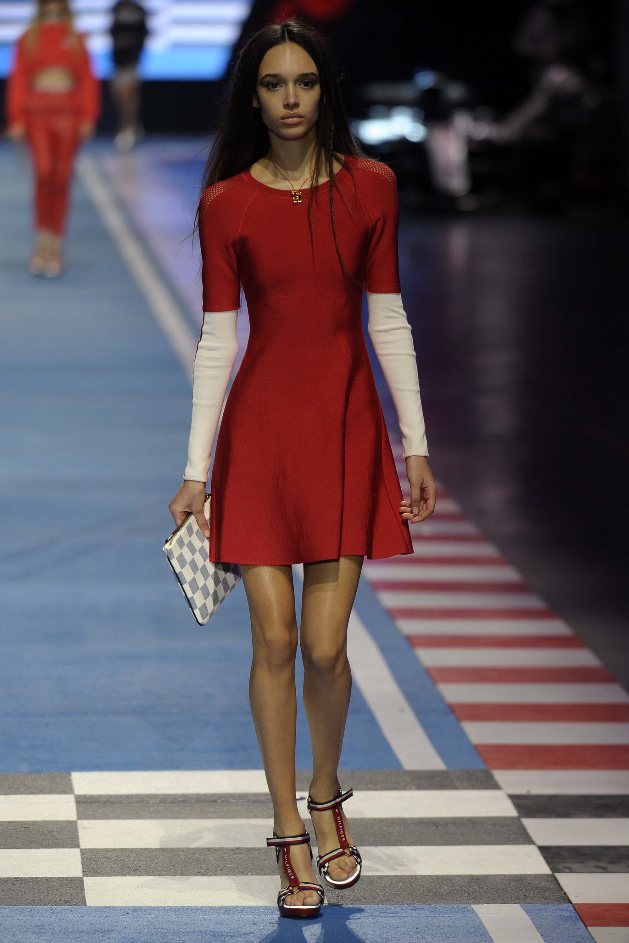 vestir peor el último Tommy Hilfiger S/S 18 womenswear #44 - The Fashion Search Engine - TAGWALK