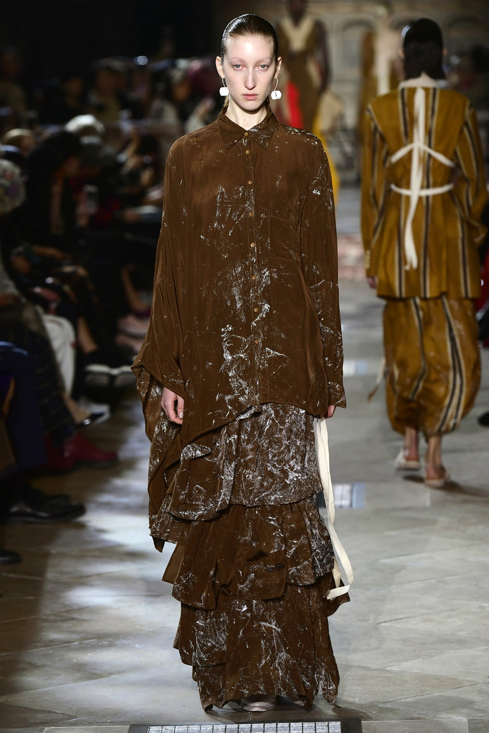 Uma Wang SS19 womenswear #29 - Tagwalk: The Fashion Search Engine