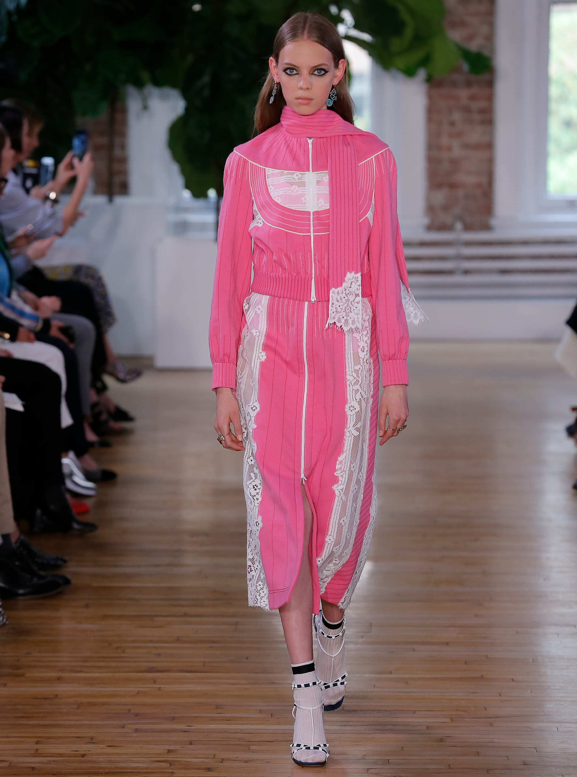 valentino-resort-18-09-81a83e.jpg