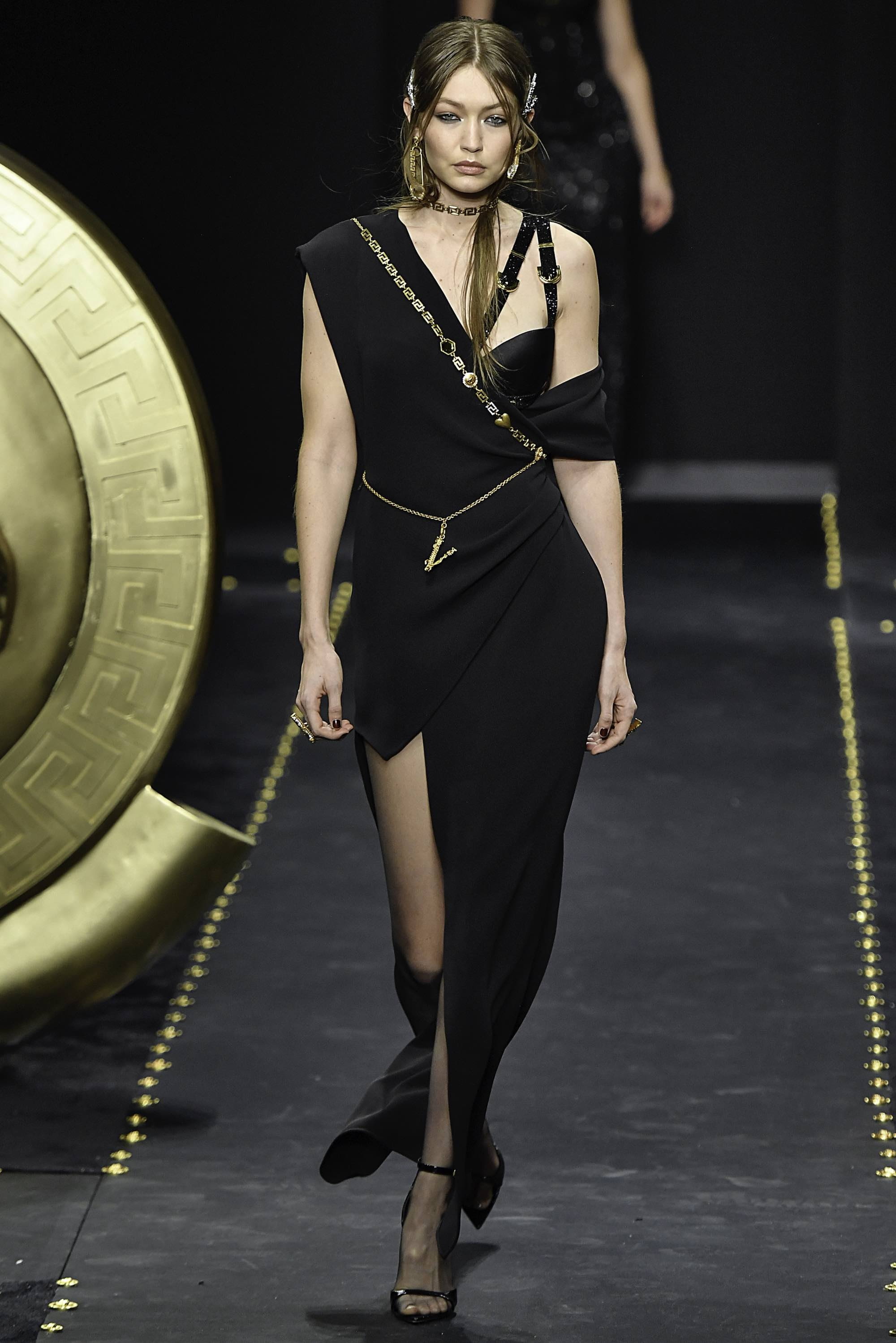 Versace FW19 womenswear #61 - Tagwalk: The Fashion Search Engine