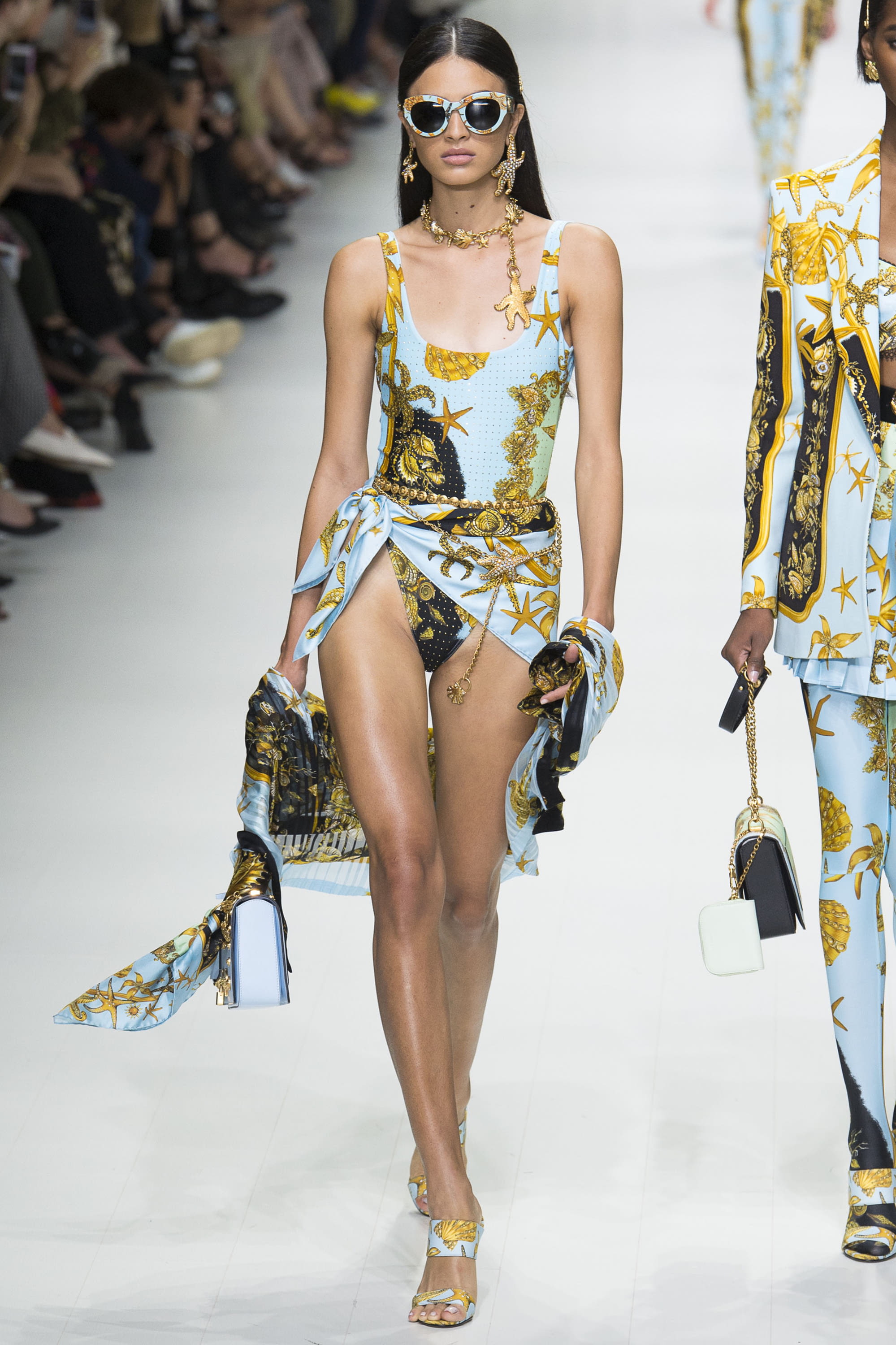 Versace S/S 18 womenswear #33 - Tagwalk: The Fashion Search Engine