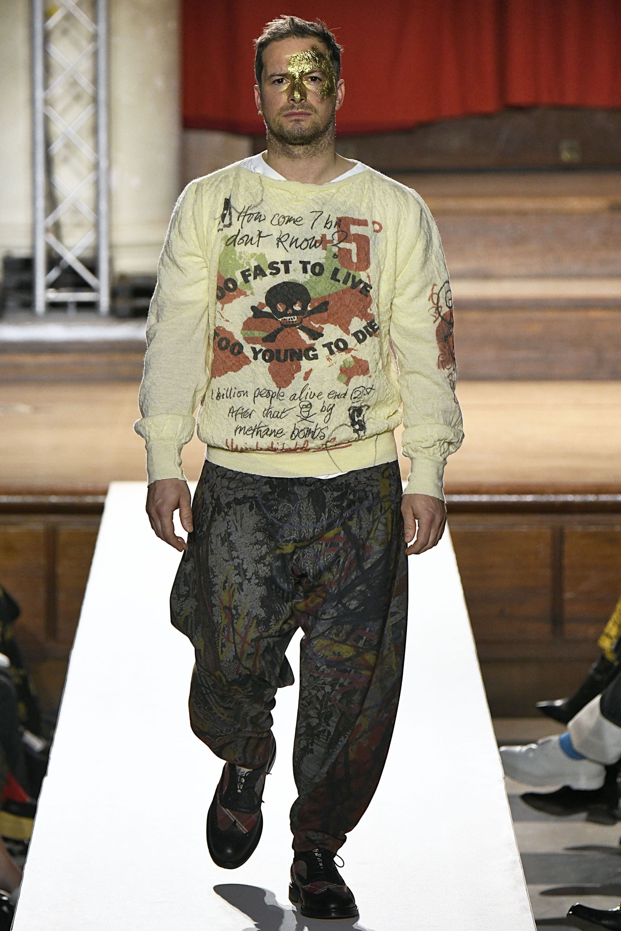 Vivienne Westwood FW19 womenswear #6 - Tagwalk: The Fashion Search