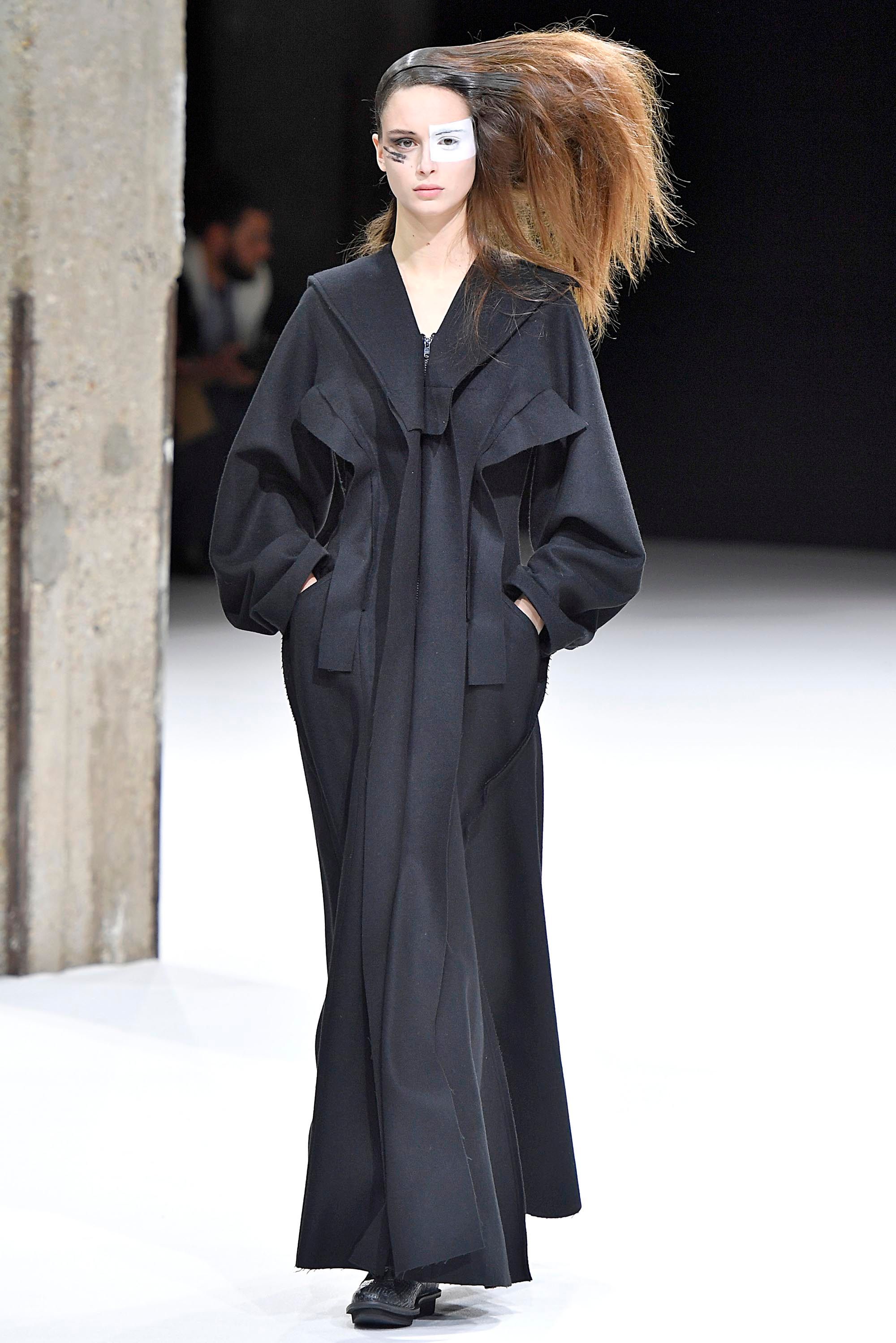 Yohji Yamamoto F/W 18 womenswear #21 - Tagwalk: The Fashion Search