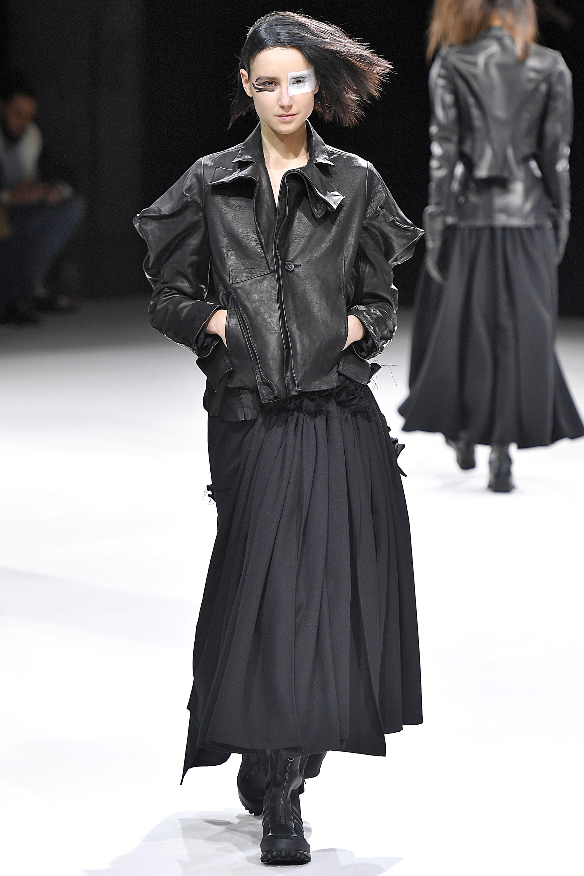 Yohji Yamamoto F/W 18 womenswear #30 - Tagwalk: The Fashion Search