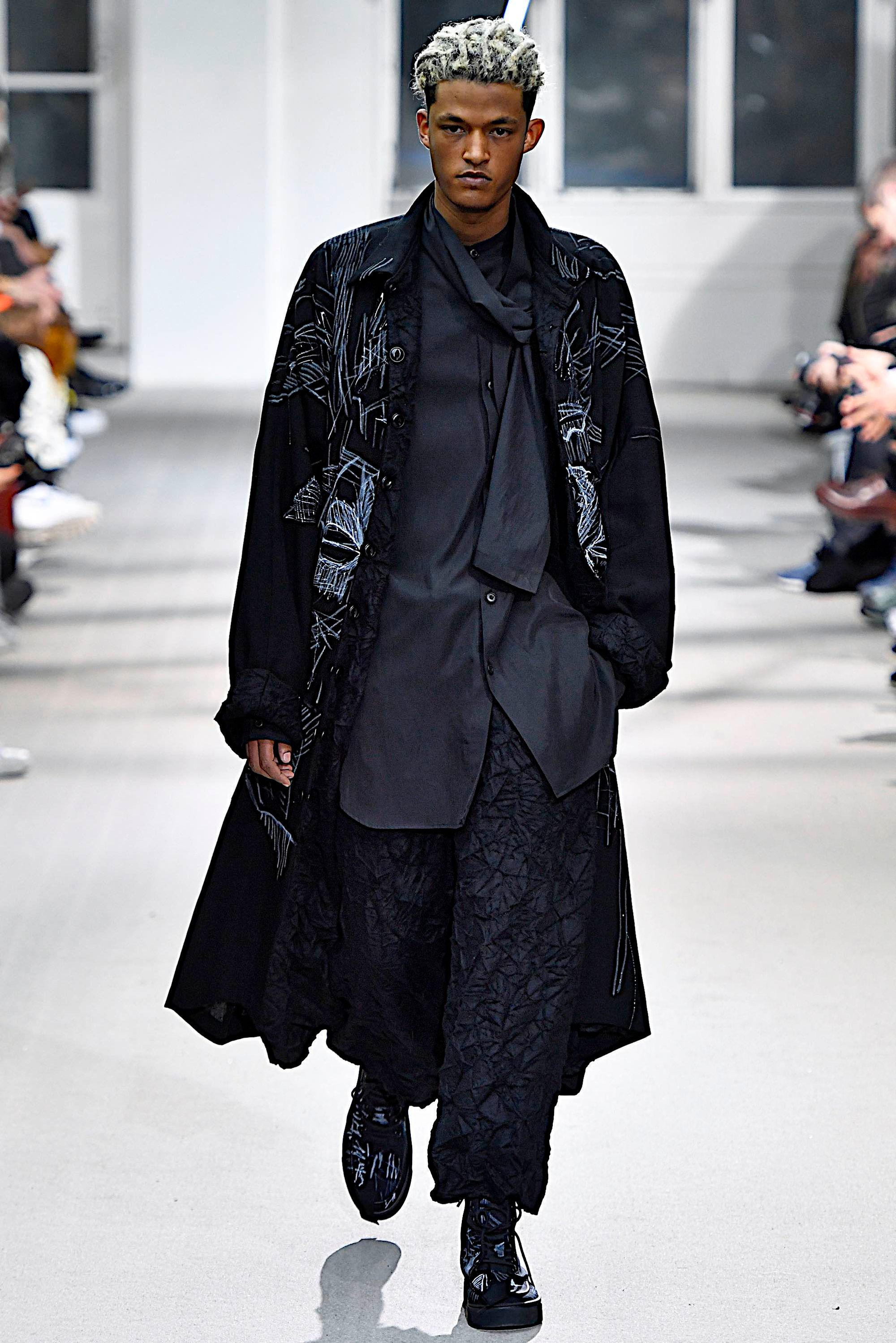 Yohji Yamamoto FW19 menswear #18 - Tagwalk: The Fashion Search Engine