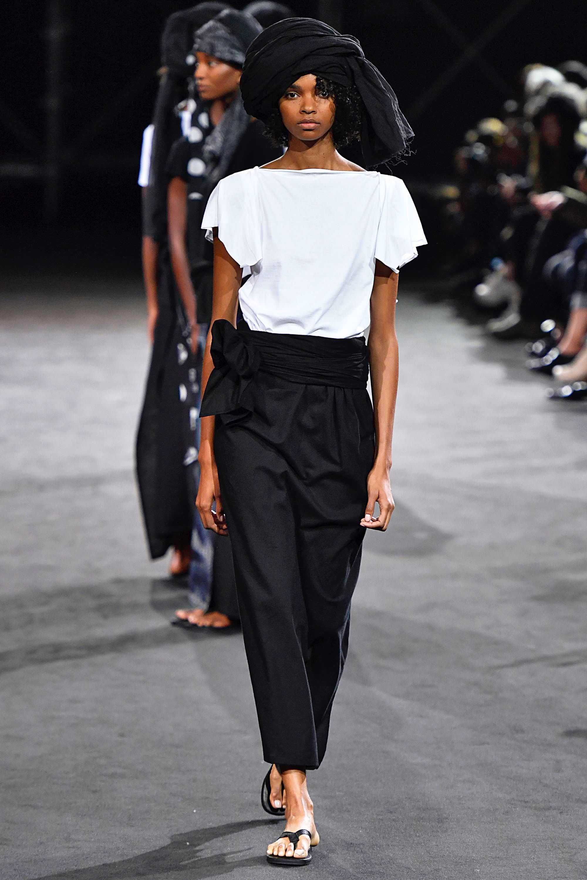 Yohji Yamamoto S/S19 womenswear #41 - Tagwalk: The Fashion Search