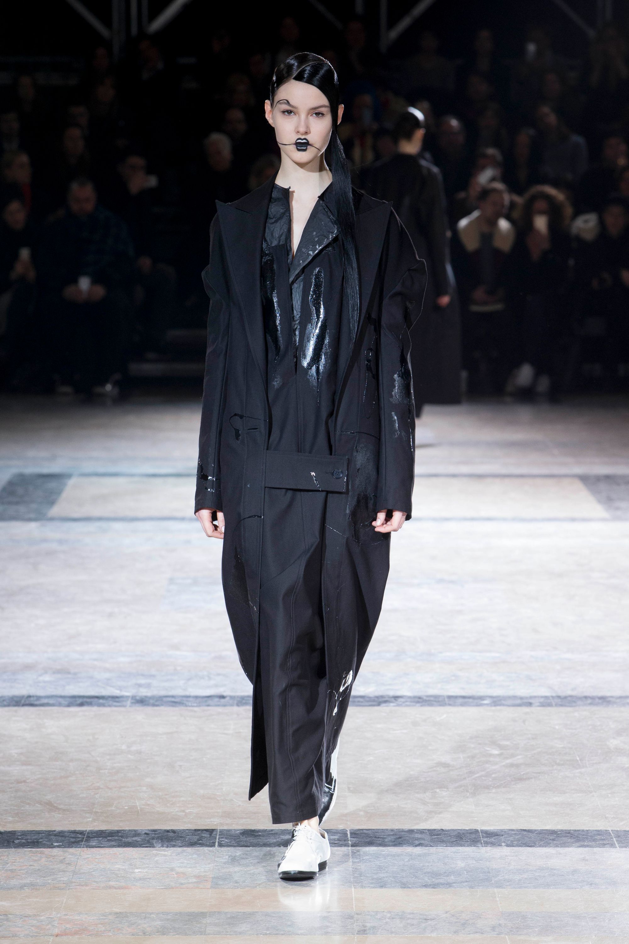 Yohji Yamamoto FW16 womenswear #33 - Tagwalk: The Fashion Search