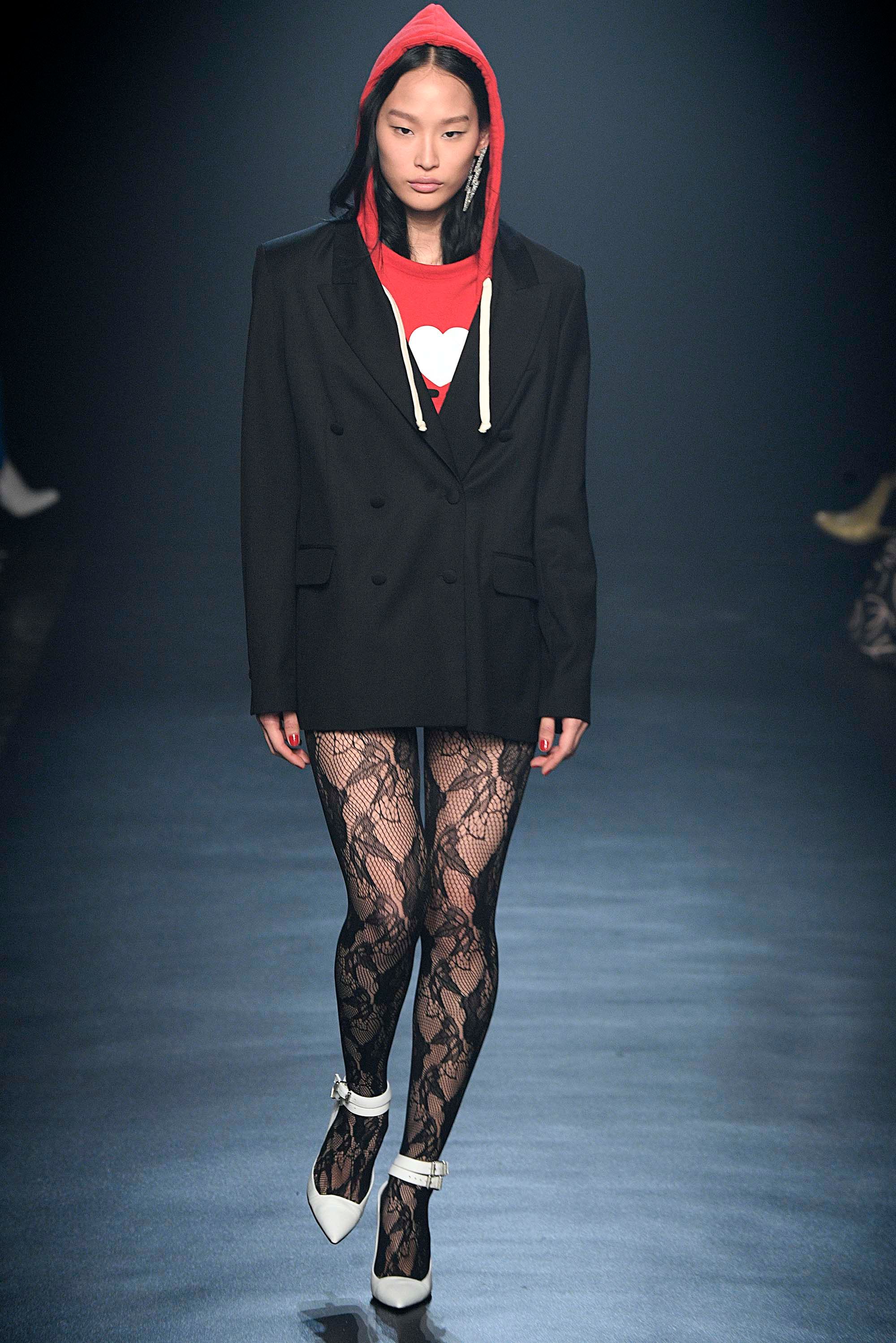 Chanel F/W 18 womenswear #8 - Tagwalk: The Fashion Search Engine